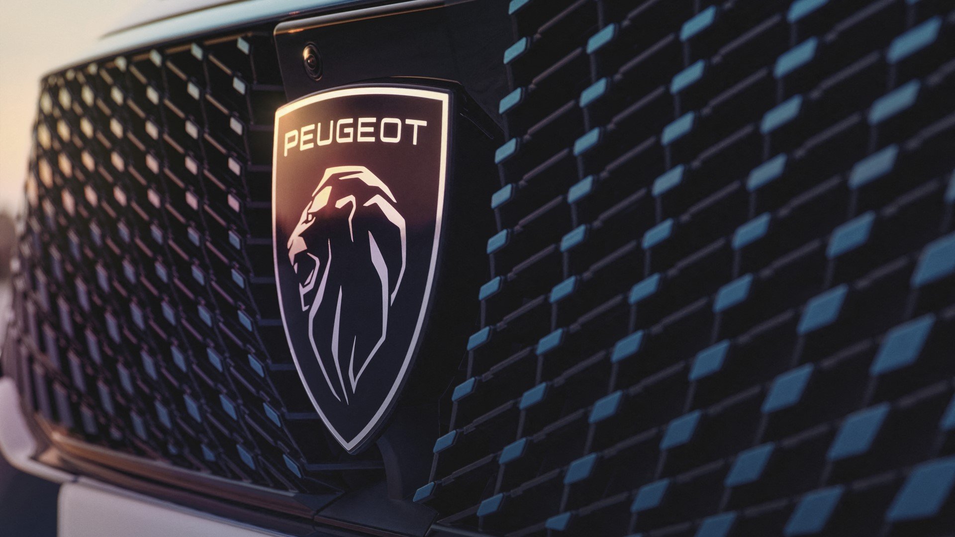 Νέο Peugeot e-3008: Ο Λέοντας βρυχάται... ηλεκτρικά!