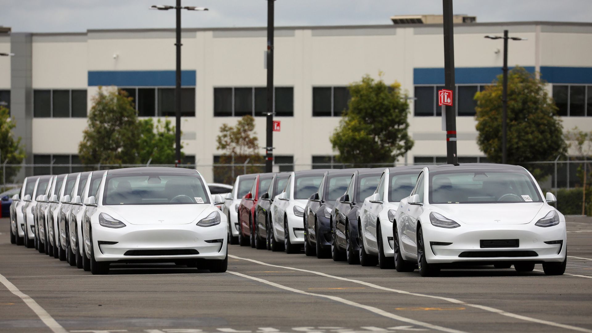 Tesla: Μειωμένα τα κέρδη στο 3ο τρίμηνο του 2023