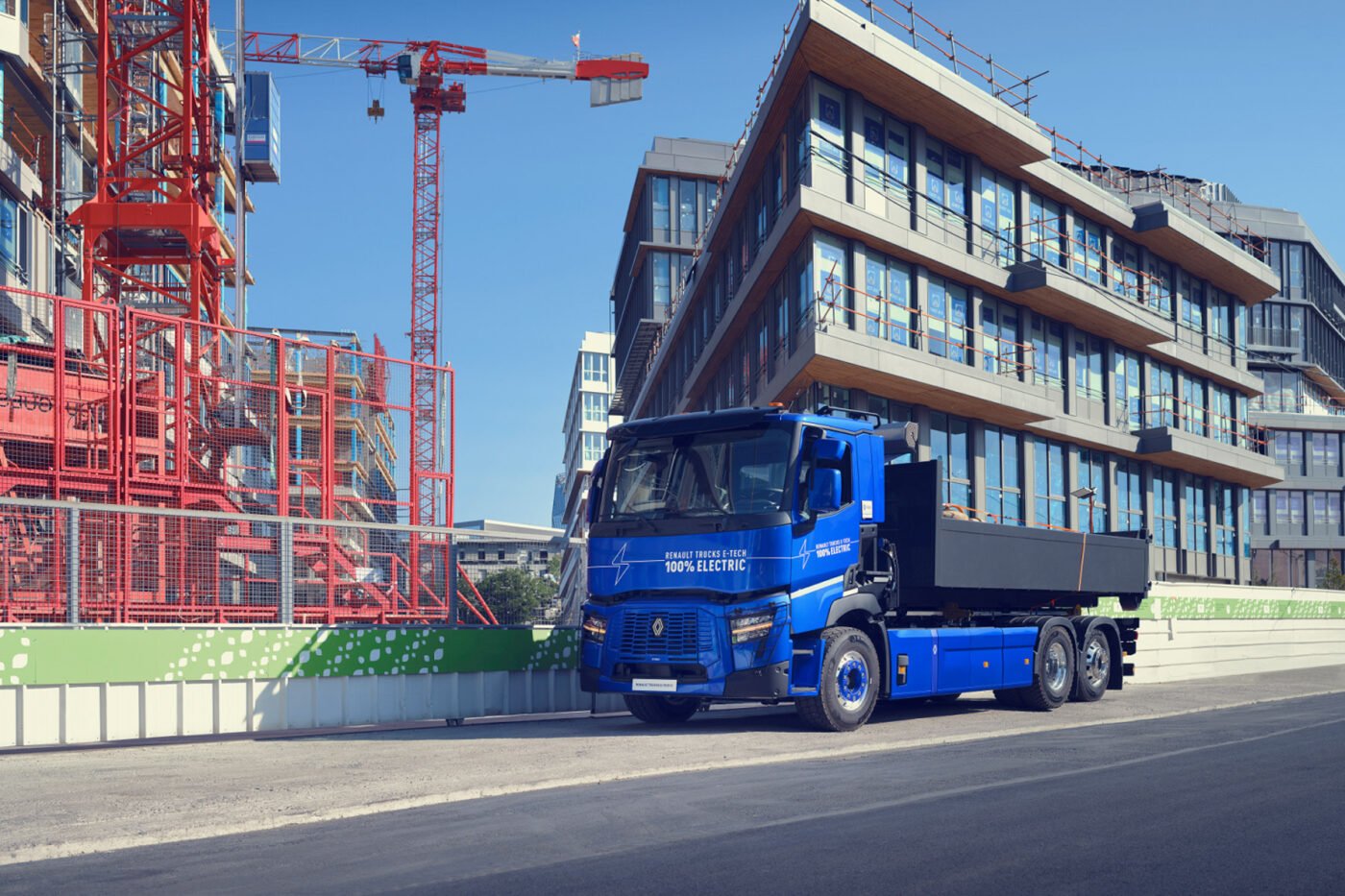 Renault Trucks: Ξεκινά η παραγωγή ηλεκτρικών φορτηγών στη Γαλλία