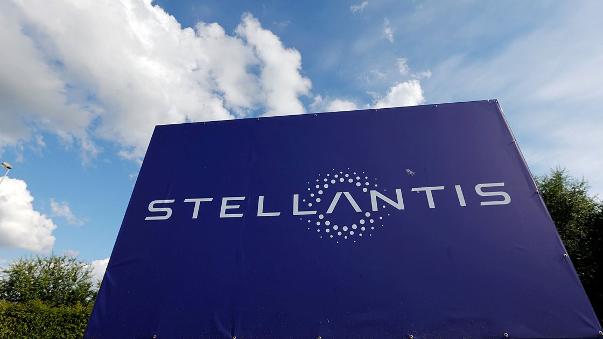 Stellantis: Συνεργασία με την CATL για νέες μπαταρίες