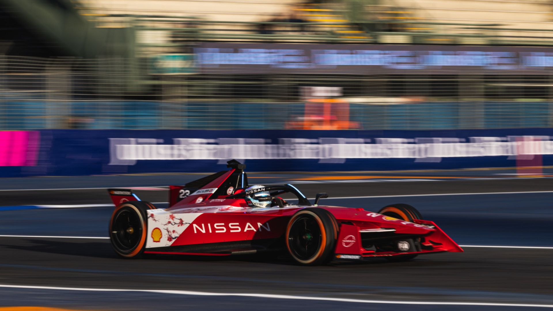 Η Nissan Formula E Team στον νυχτερινό αγώνα του Diriyah