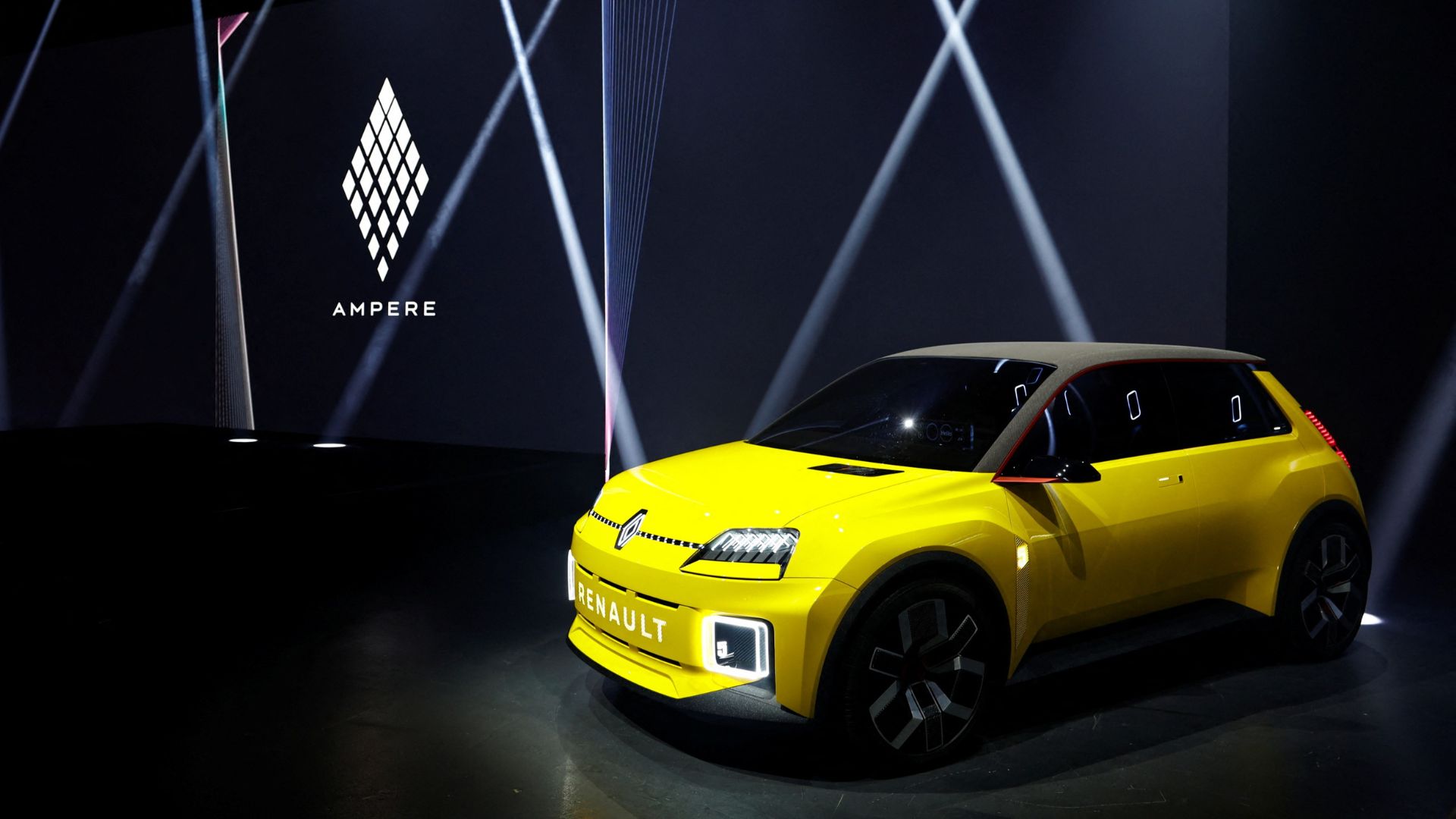 Renault: Η Ampere δεν μπαίνει στη χρηματιστήριο