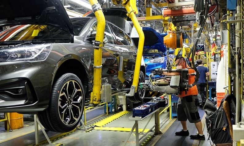 Ford: 3.500 απολύσεις από εργοστάσιο της