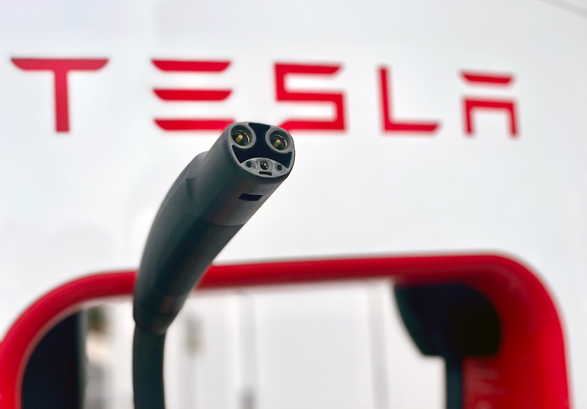 Stellantis: Με το σύστημα φόρτιση της Tesla στη Βόρεια Αμερική