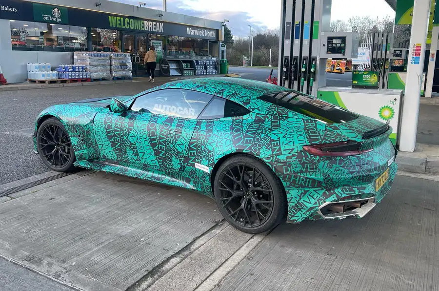 Εντοπίστηκε η νέα Aston Martin V12
