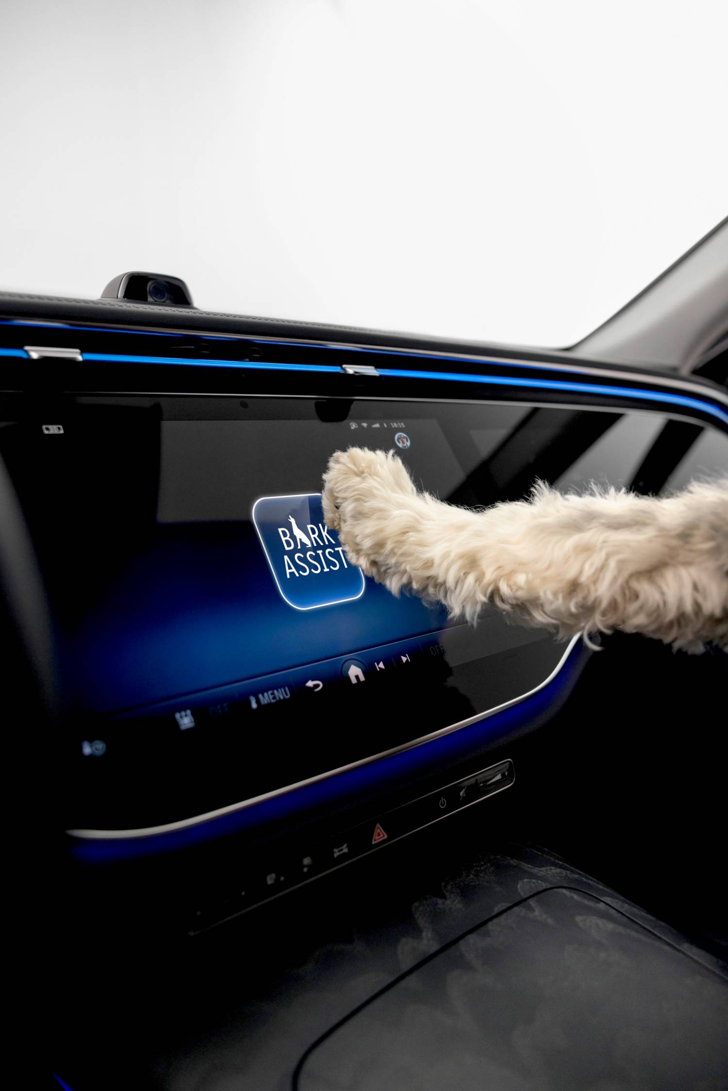 Η Mercedes-Benz έφτιαξε φωνητικό βοηθό για σκύλους
