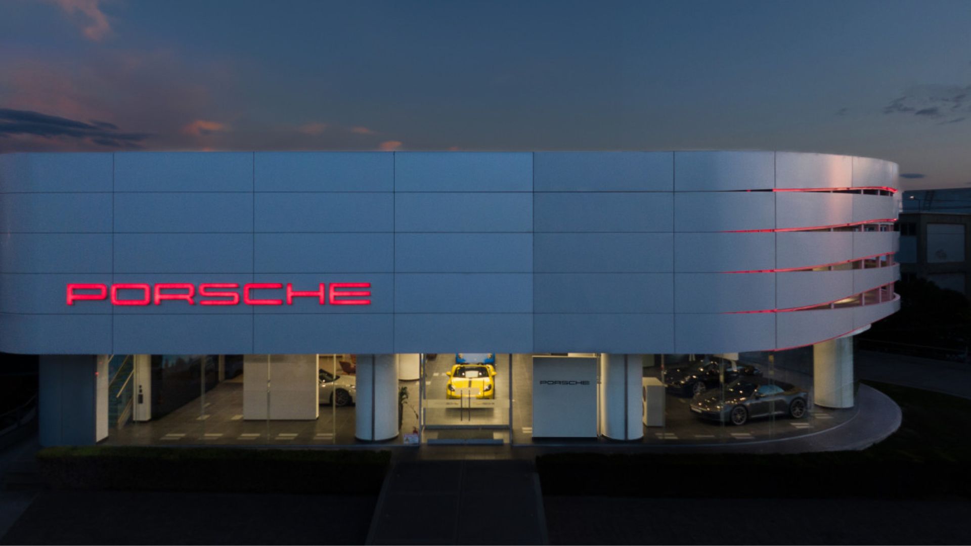 Λαμπερά εγκαίνια για το Destination Porsche Centre Athens