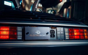 DeLorean DMC-12: Ένα σπάνιο sport vintage με ηλεκτρική «καρδιά»