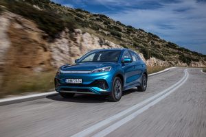 BYD: Θα κυκλοφορήσει τρία PHEV το 2025