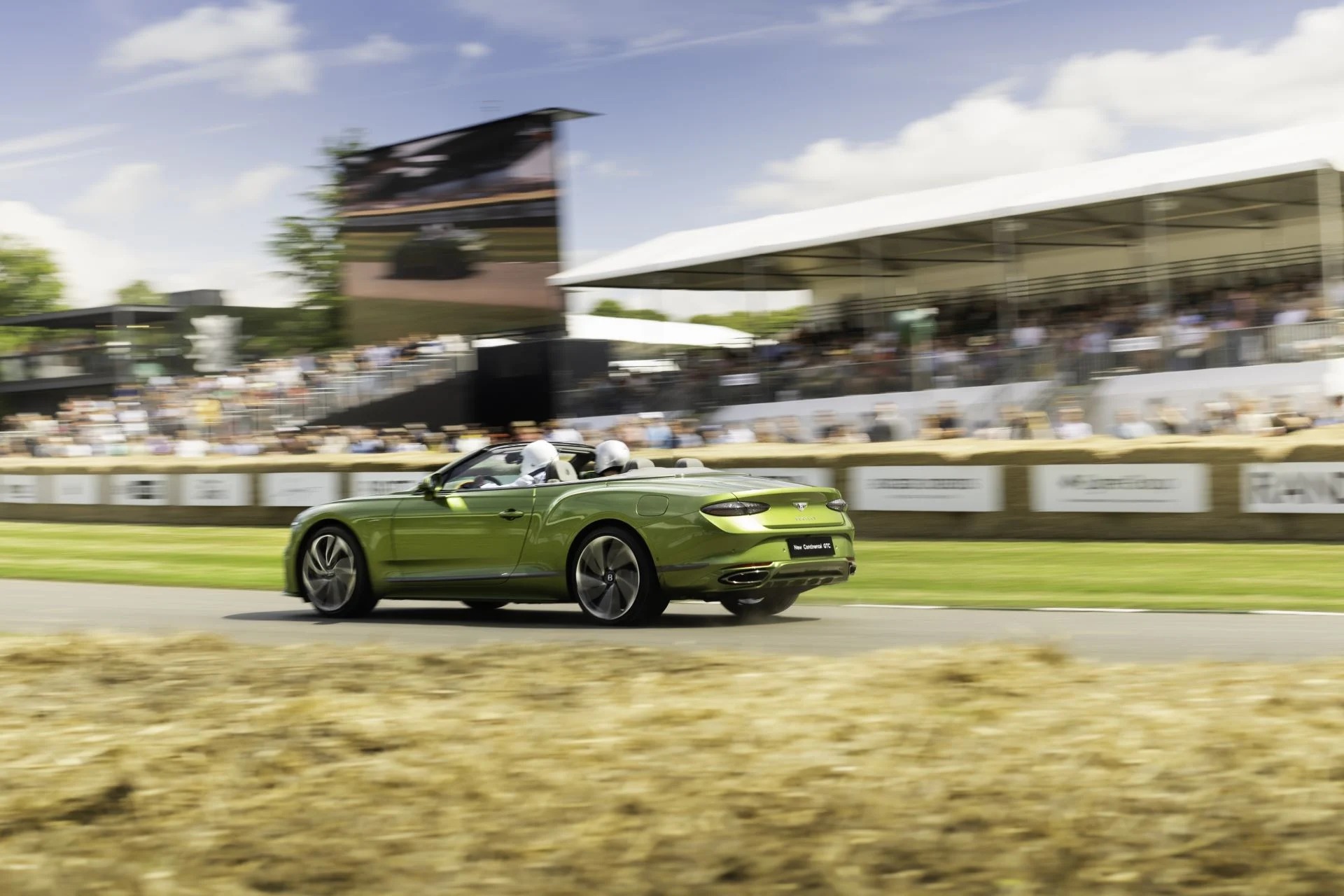 Η νέα υβριδική Bentley Continental GT στο Goodwood