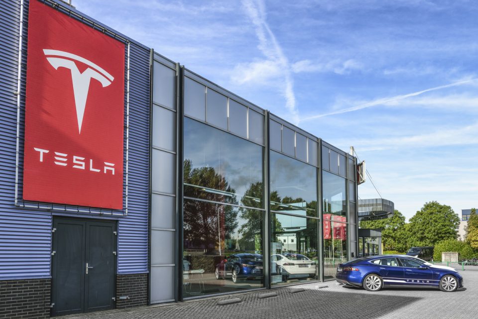 Tesla: Επιστροφή και πάλι στα κέρδη