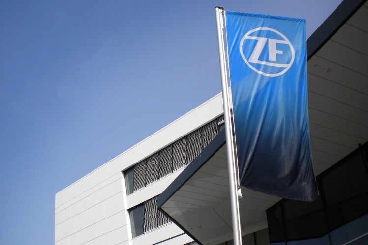 ZF: Περικόπτει 14.000 θέσεις εργασίας στον κλάδο ηλεκτροκίνησης