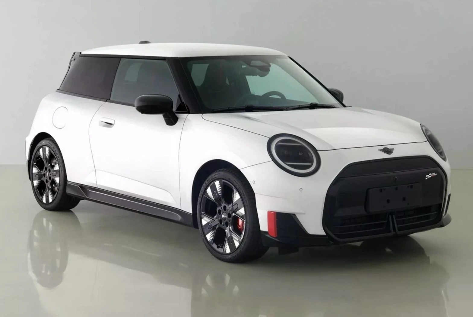 Έτοιμο το MINI Cooper JCW E των 262 ίππων