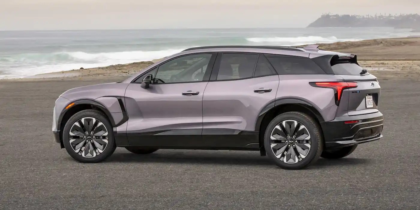 Το Chevrolet Blazer EV κυκλοφορεί με μεγαλύτερη γκάμα και χαμηλότερη τιμή