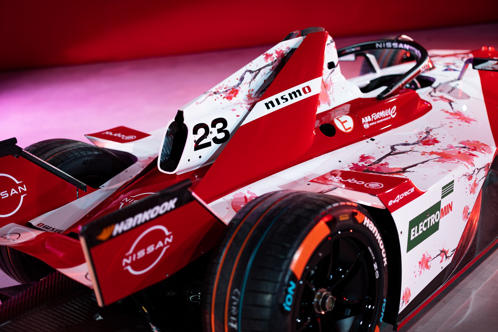 Η Ομάδα της Nissan Formula E αποκαλύπτει τα ανανεωμένα της χρώματα 