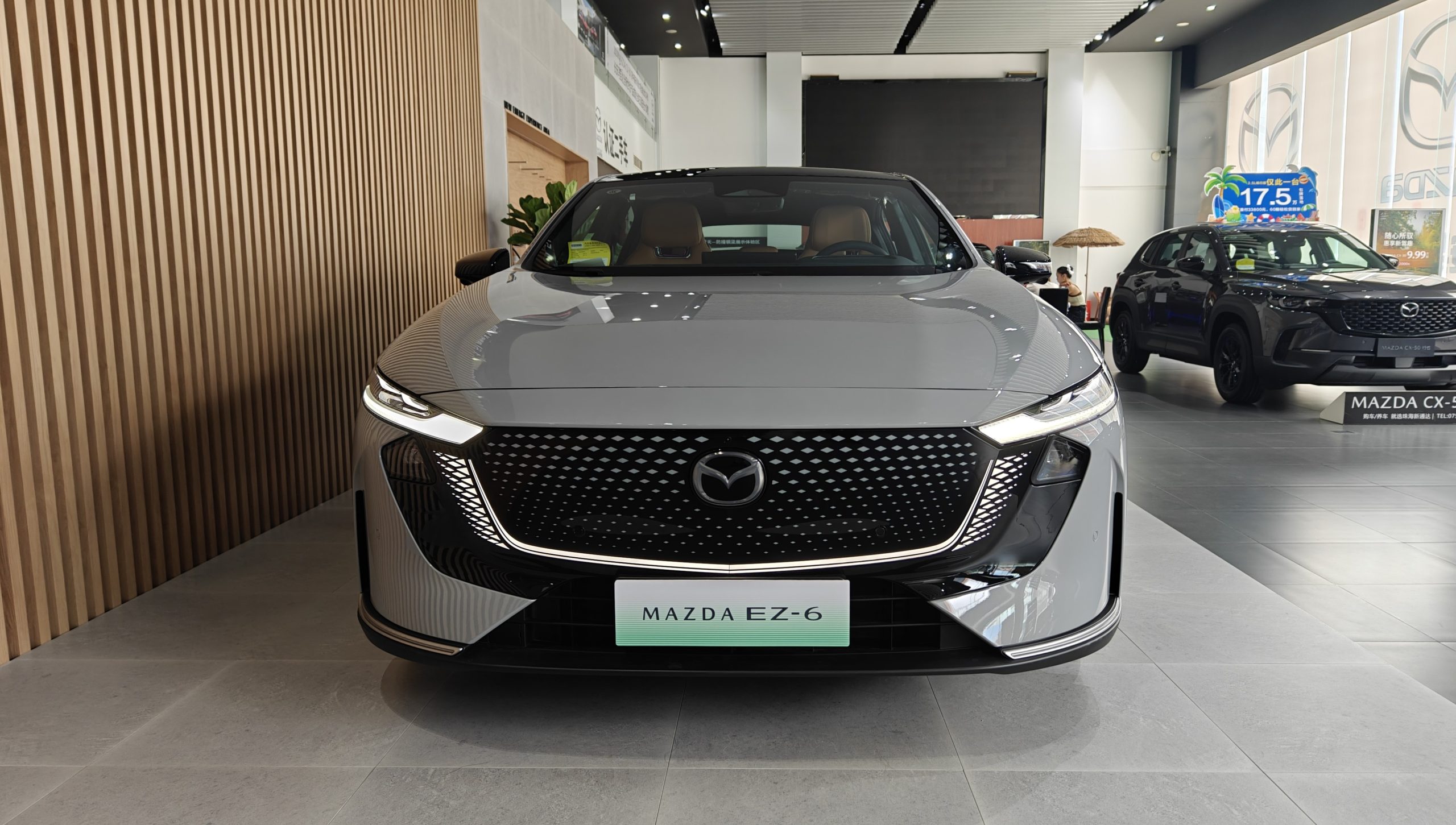 Mazda EZ-6: Κυκλοφορεί και οπλοφορεί με εκτεταμένη αυτονομία 1.300 χλμ