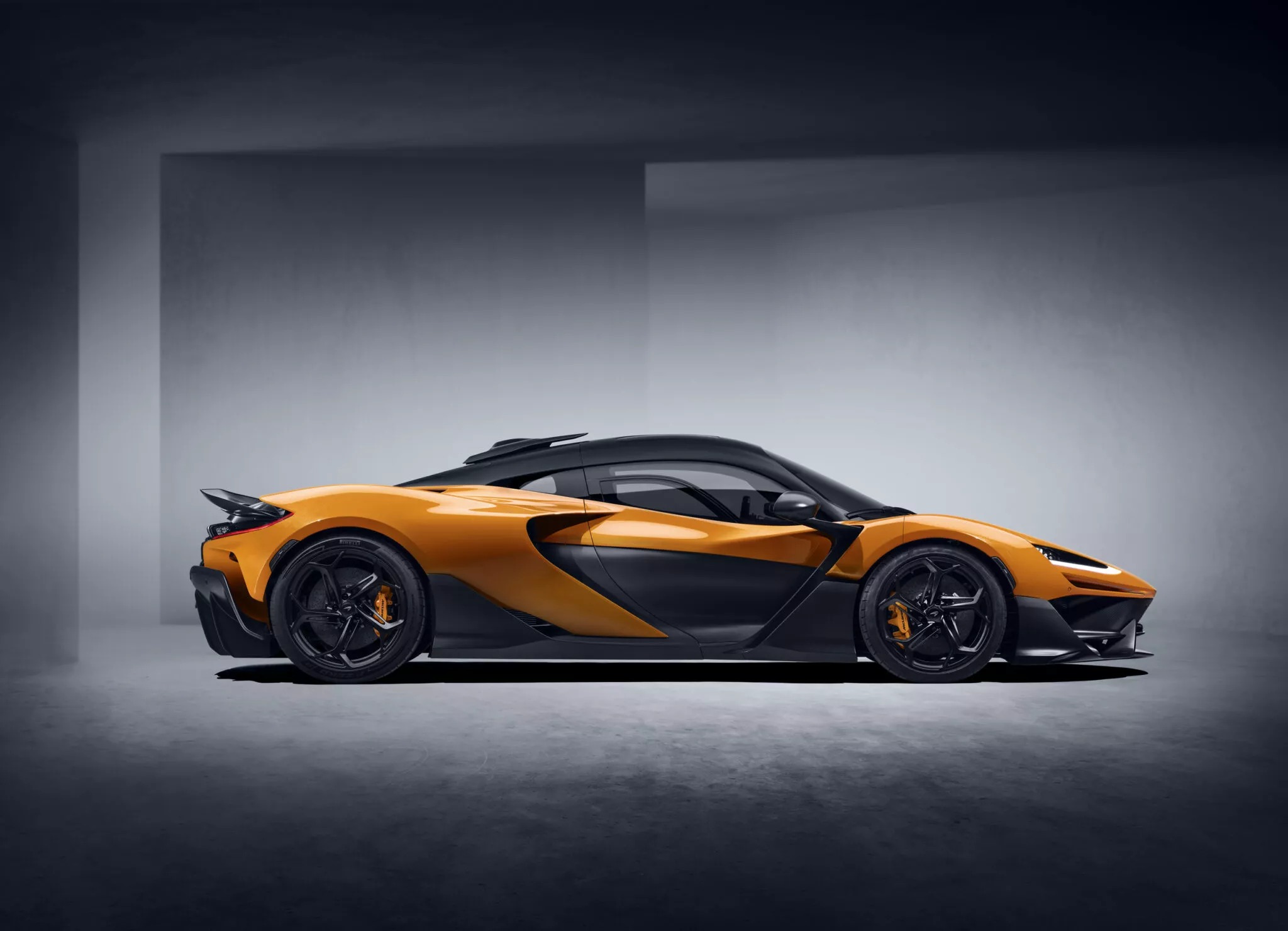 Η Hybrid McLaren W1 έχει 1275 PS και κάνει τα 0-200 σε 5,8''