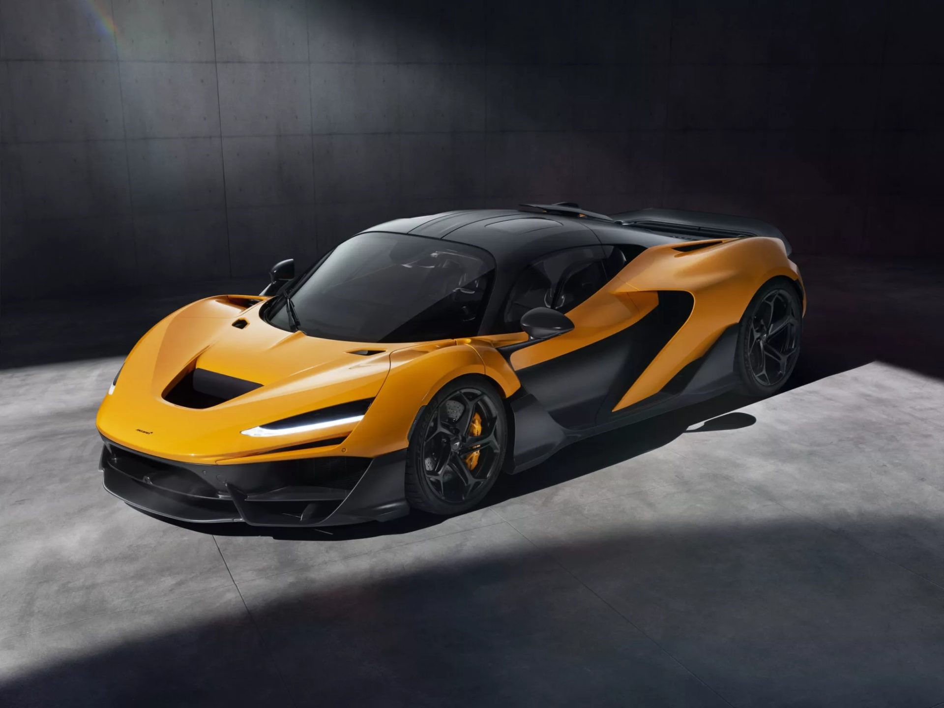 Η Hybrid McLaren W1 έχει 1275 PS και κάνει τα 0-200 σε 5,8''