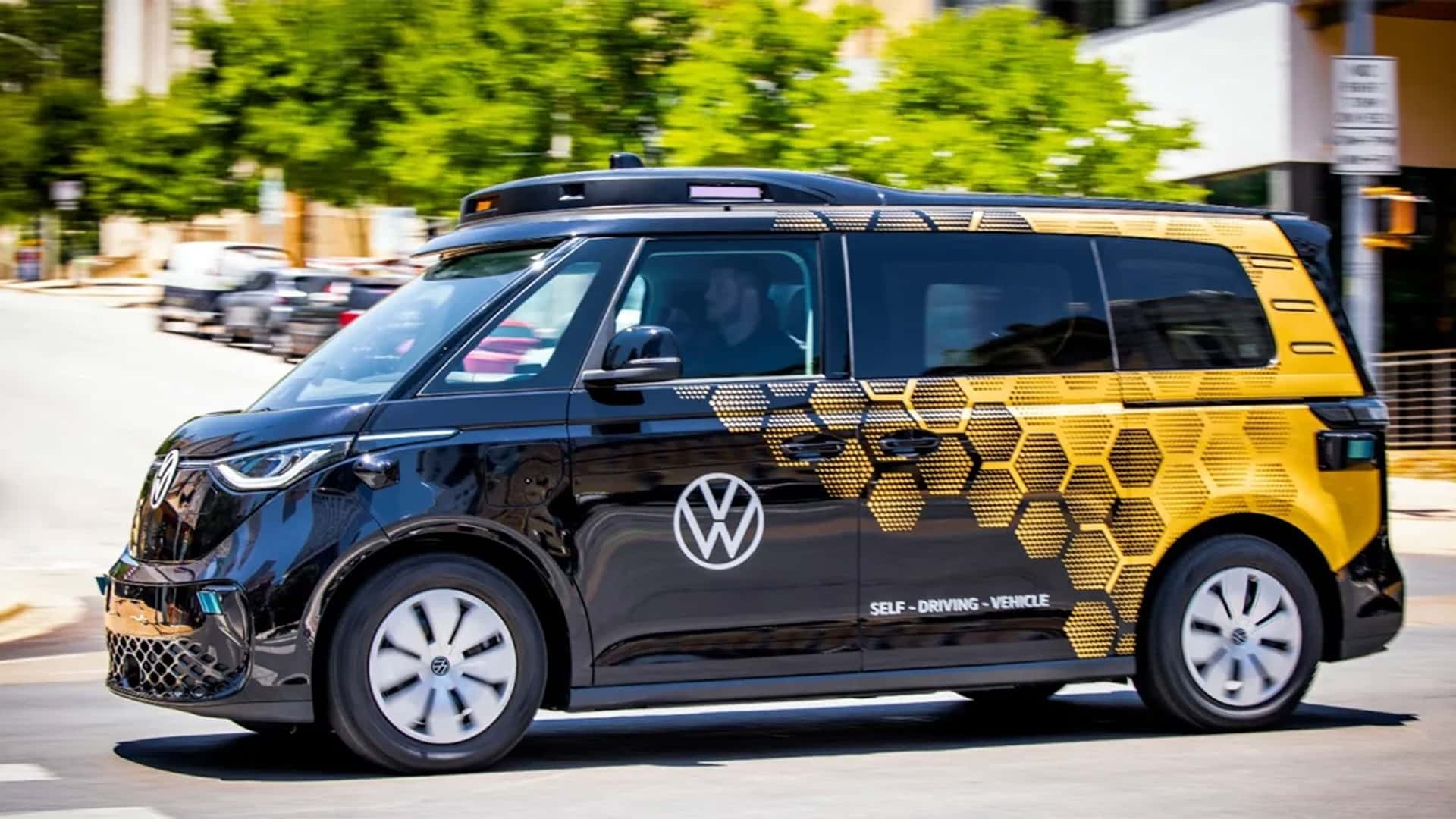 Η VW στα «χνάρια» της Tesla ετοιμάζει το δικό της robotaxi