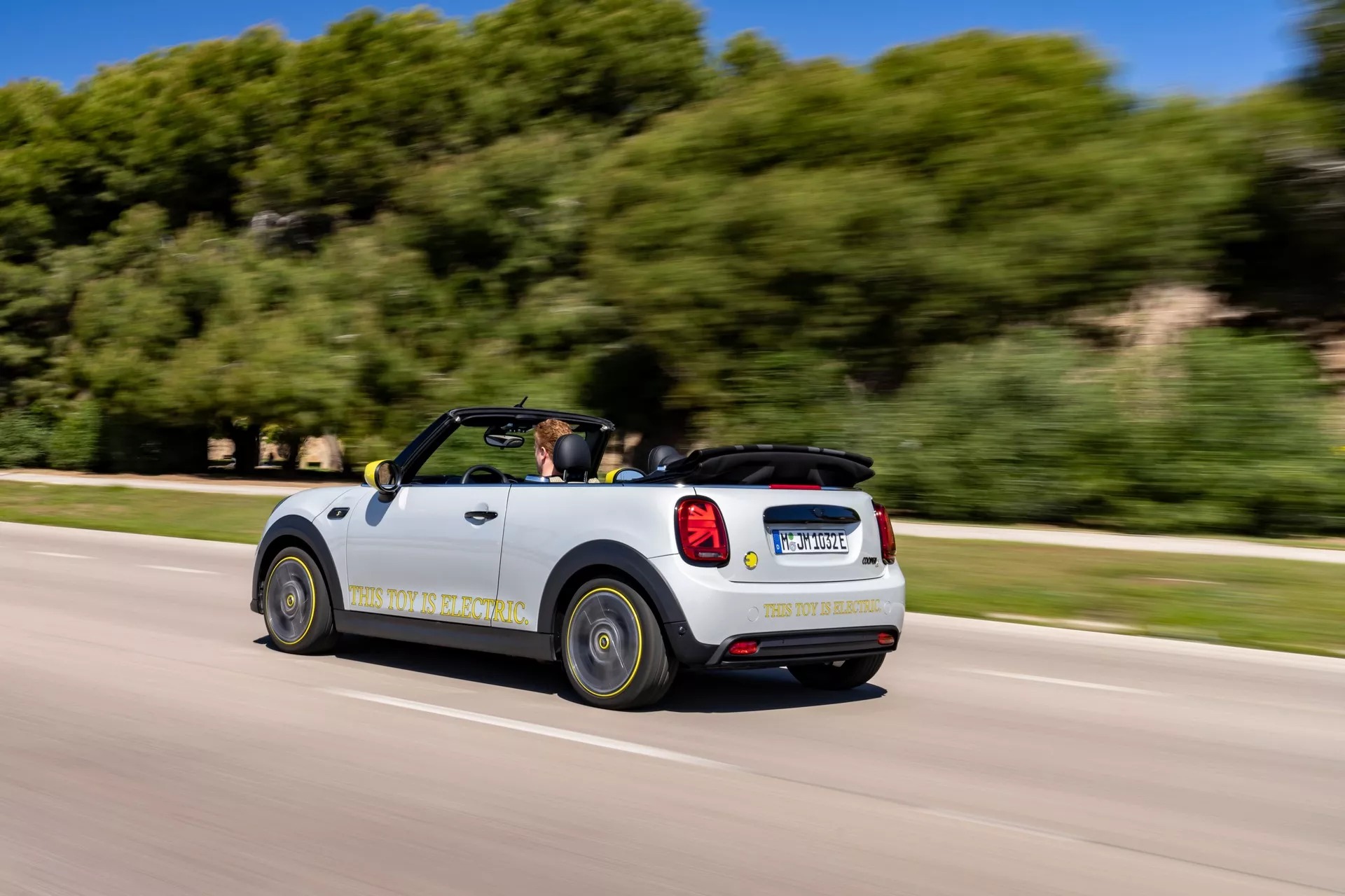 Η Mini «παγώνει» τα σχέδια για το ηλεκτρικό Cooper Convertible