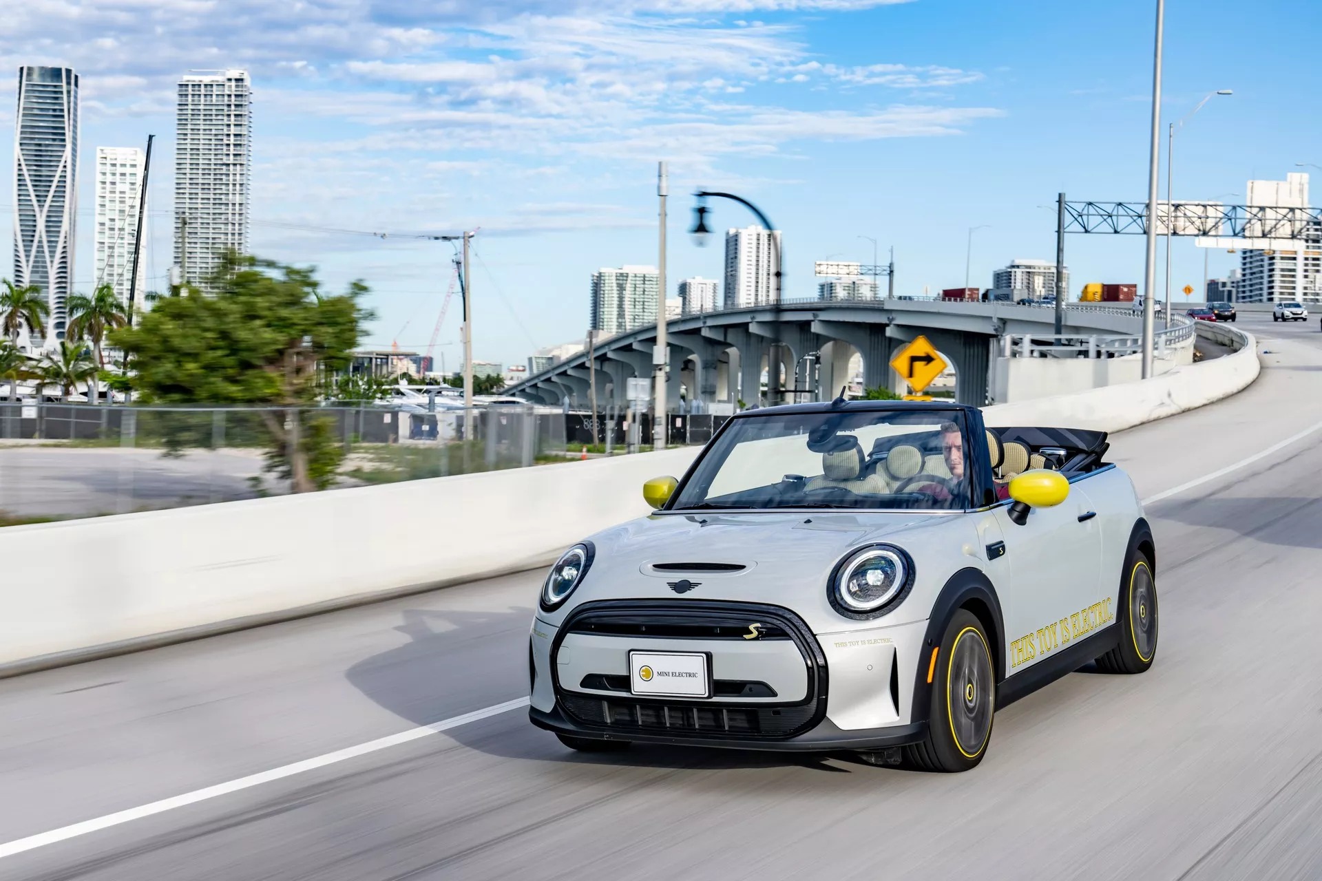 Η Mini «παγώνει» τα σχέδια για το ηλεκτρικό Cooper Convertible