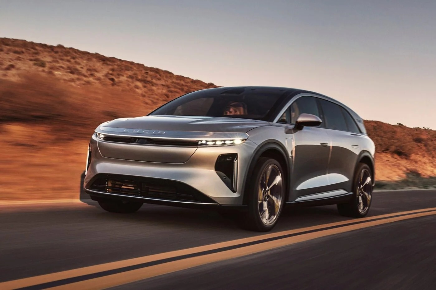 Έτοιμο το πρώτο SUV Gravity Grand Touring της Lucid Motors με αυτονομία πάνω από 700 χλμ