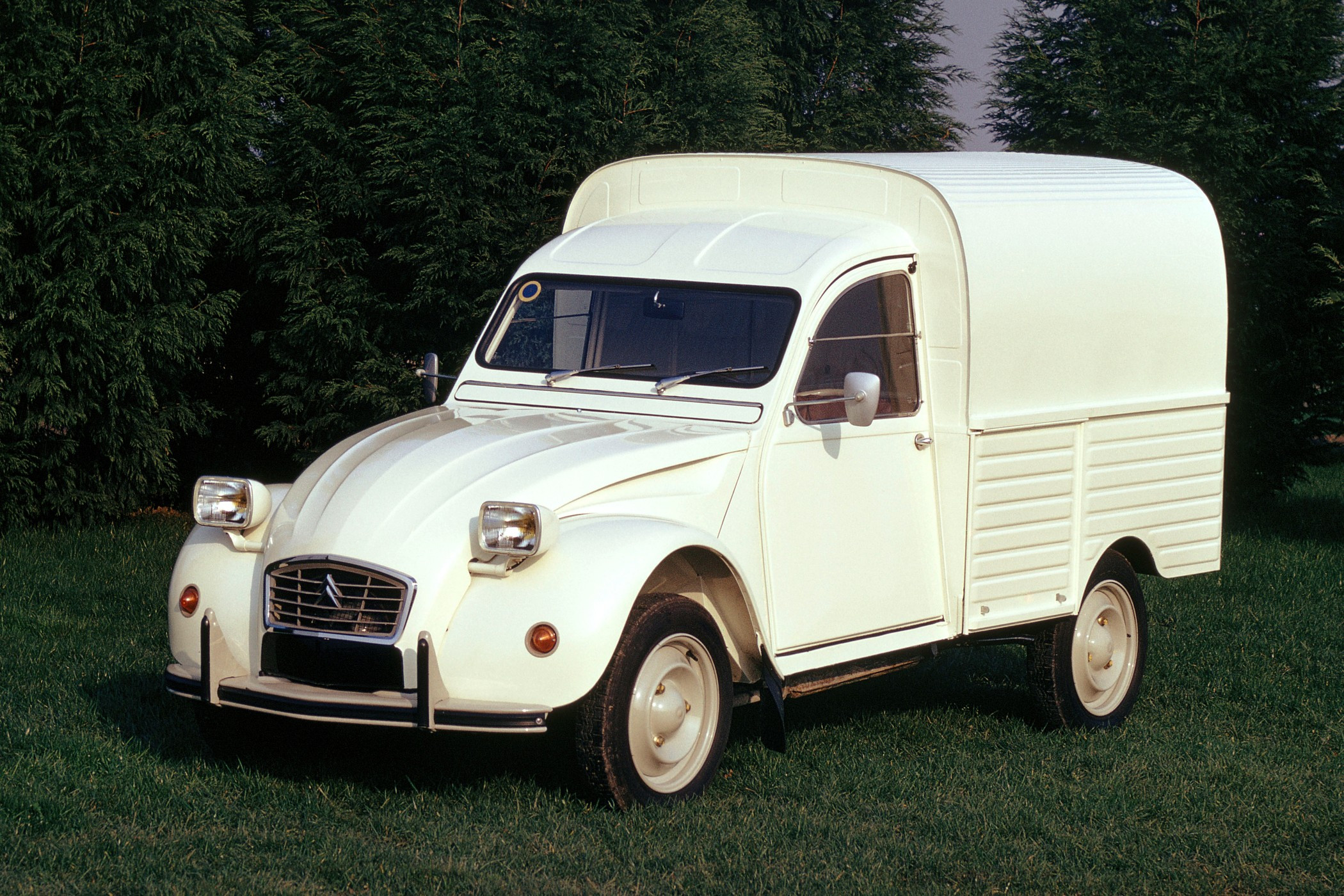 Θα μπει και το Citroen 2CV στη πρίζα;