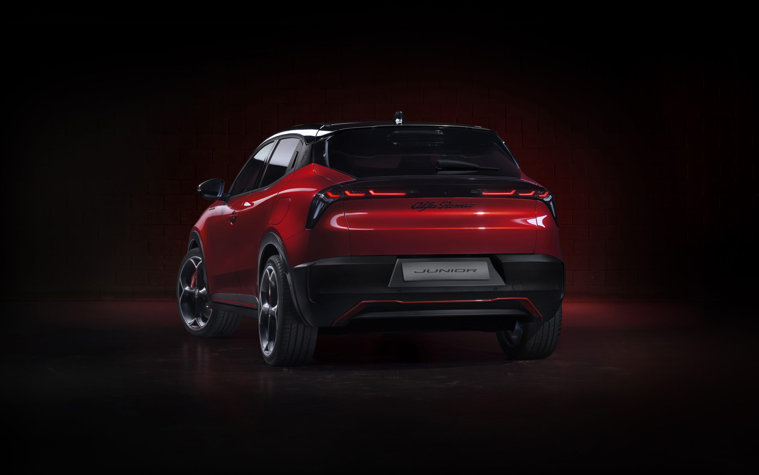 Νέες εκπλήξεις για την Alfa Romeo Junior Elettrica