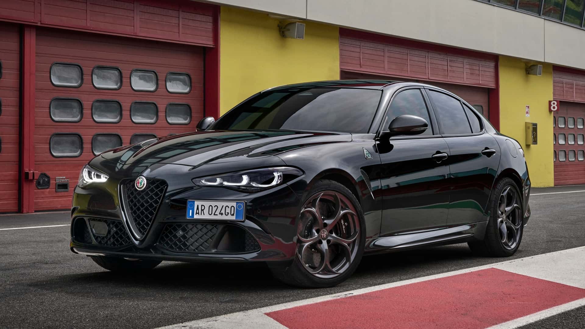 Η Alfa Romeo αλλάζει γνώμη - Οι θερμικοί κινητήρες παραμένουν