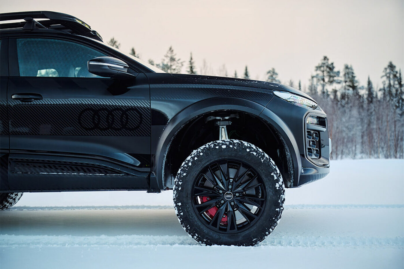 Το Audi Q6 e-tron offroad δαμάζει τα βουνά