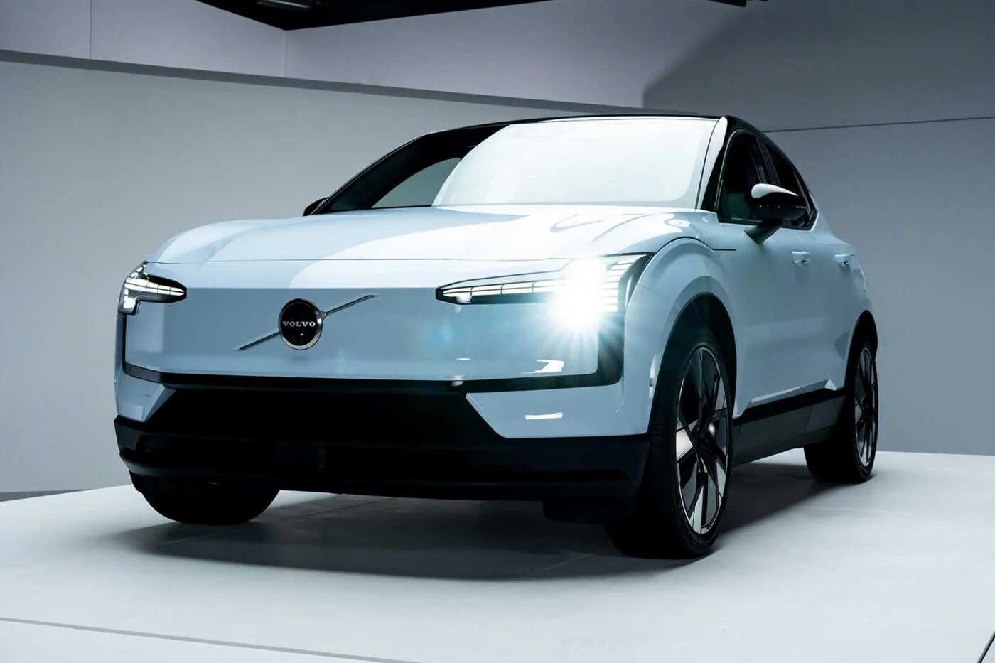 Το Best Seller της Volvo το SUV EX30, πούλησε σχεδόν 100.000 EVs