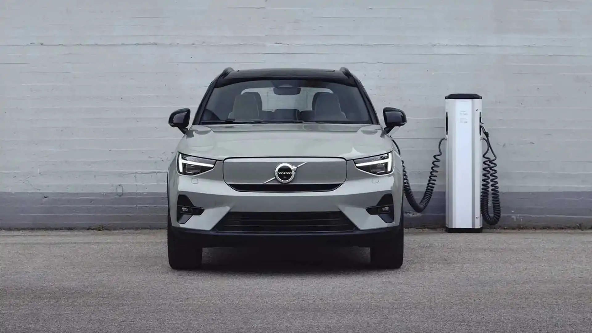 Η Volvo προσθέτει επιτέλους Plug and Charge στα πιο δημοφιλή EV της