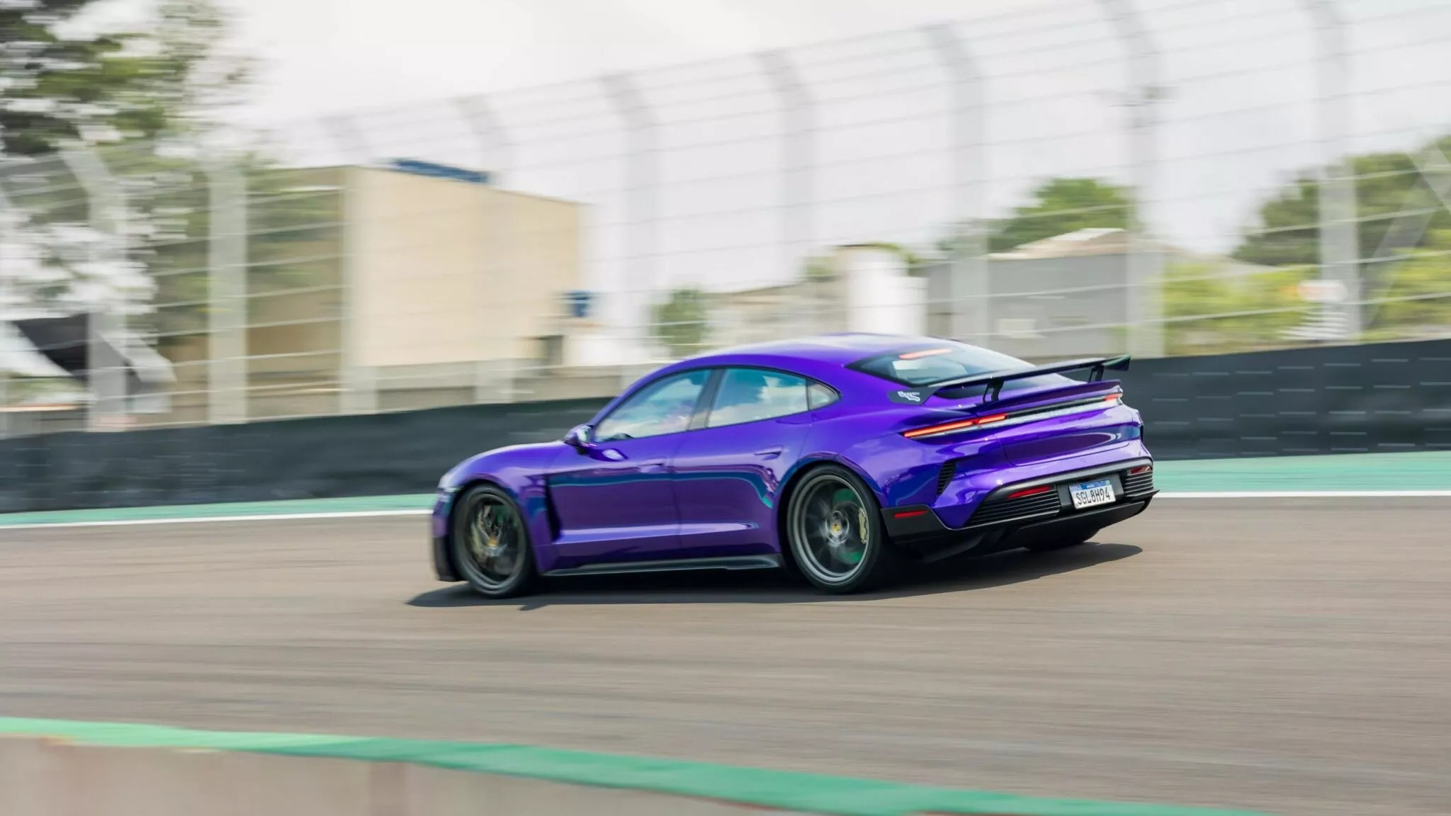 Η Porsche Taycan Turbo GT έσπασε τα χρονόμετρα στη πίστα του Interlagos <p data-wpview-marker=