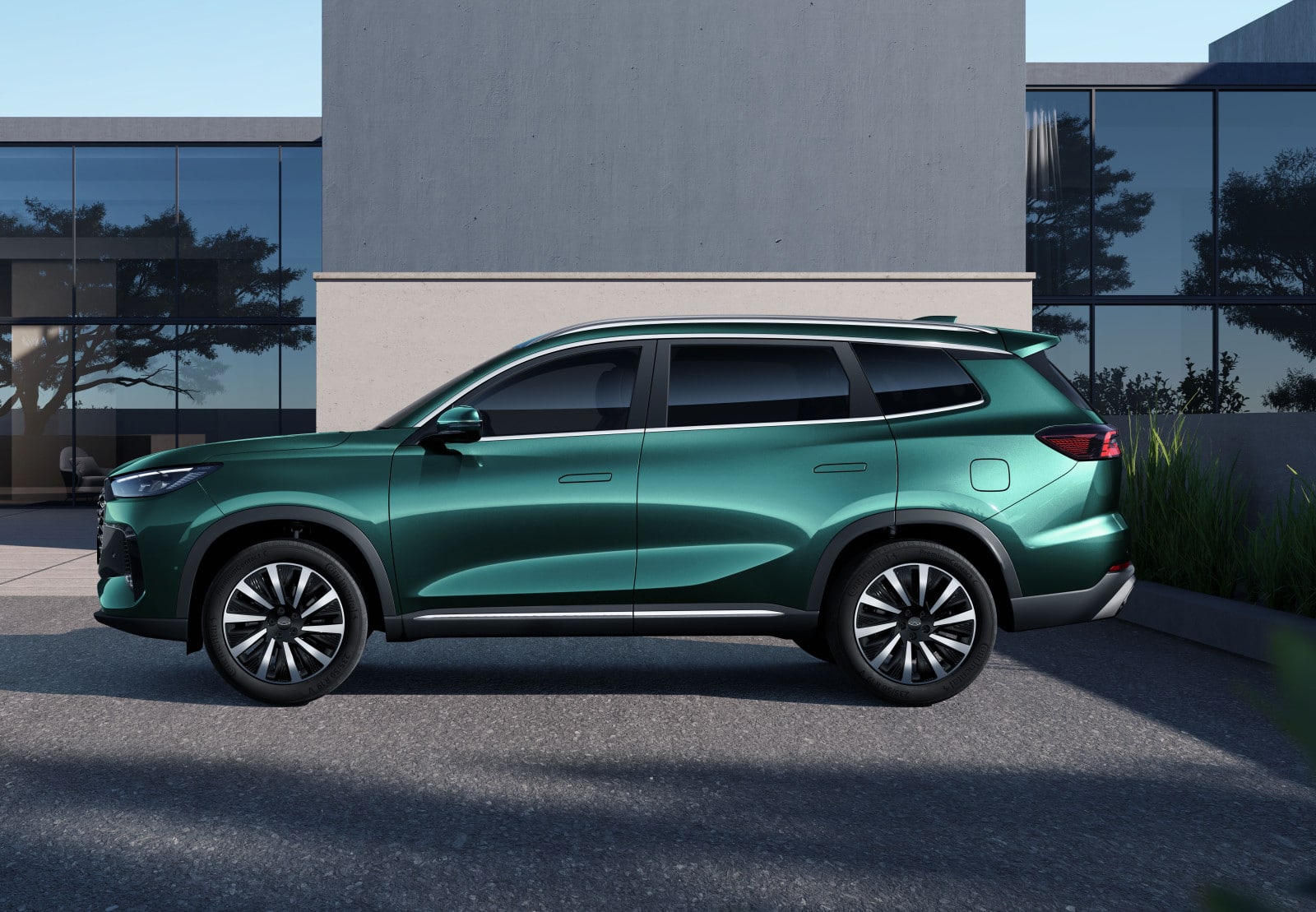 To Chery Tiggo 8 «αποβιβάζεται» στην Ευρώπη