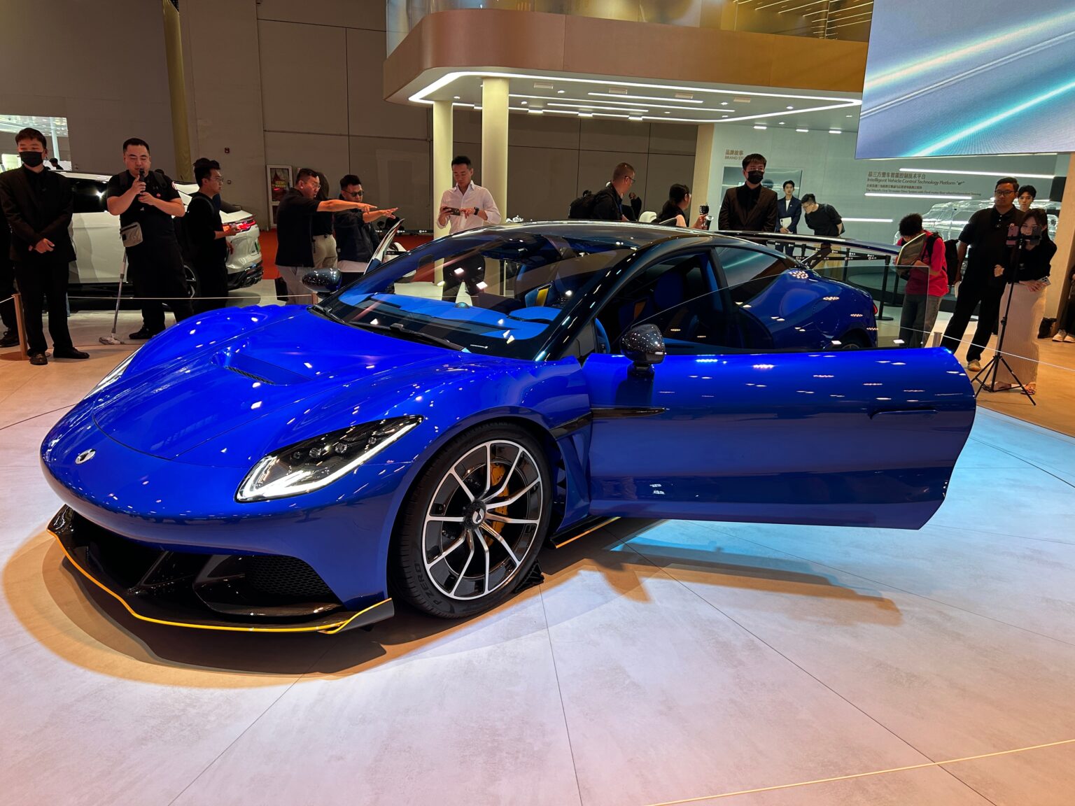 Ηλεκτροσόκ στην Porsche - Το νέο BYD Denza Z προκαλεί σεισμό στα πολυτελή σπορ κουπέ!