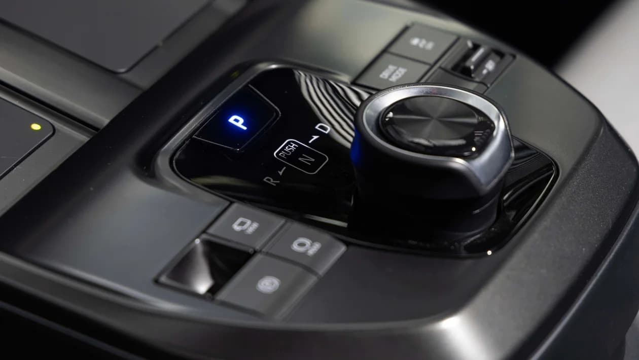 Το Solterra XT είναι εδώ και «πετάει» – Κάτω από 5'' για τα 0-100!