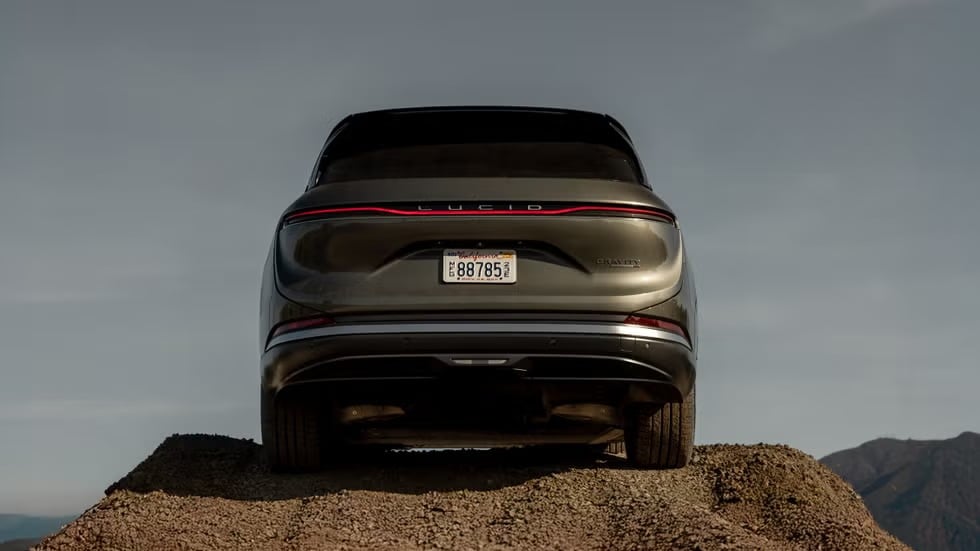 7 θέσεις και φόρτιση σε 11 λεπτά: Το Lucid Gravity είναι ένα τέρας με κοστούμι!