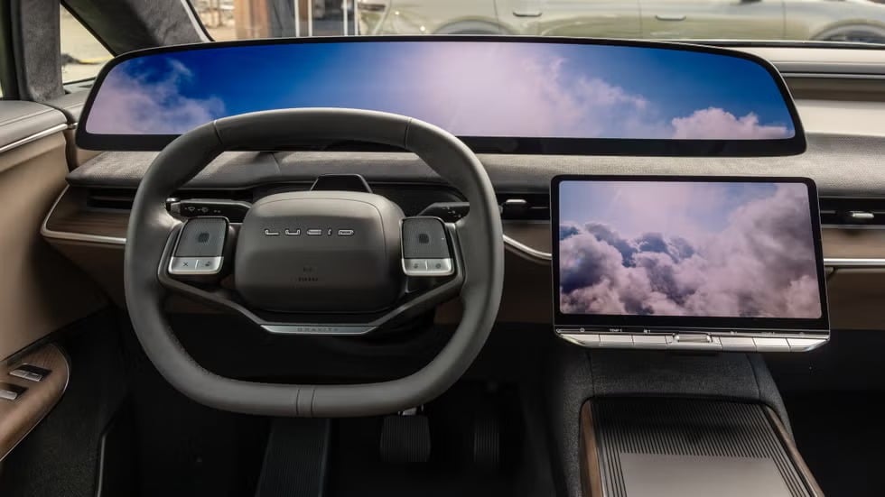7 θέσεις και φόρτιση σε 11 λεπτά: Το Lucid Gravity είναι ένα τέρας με κοστούμι!