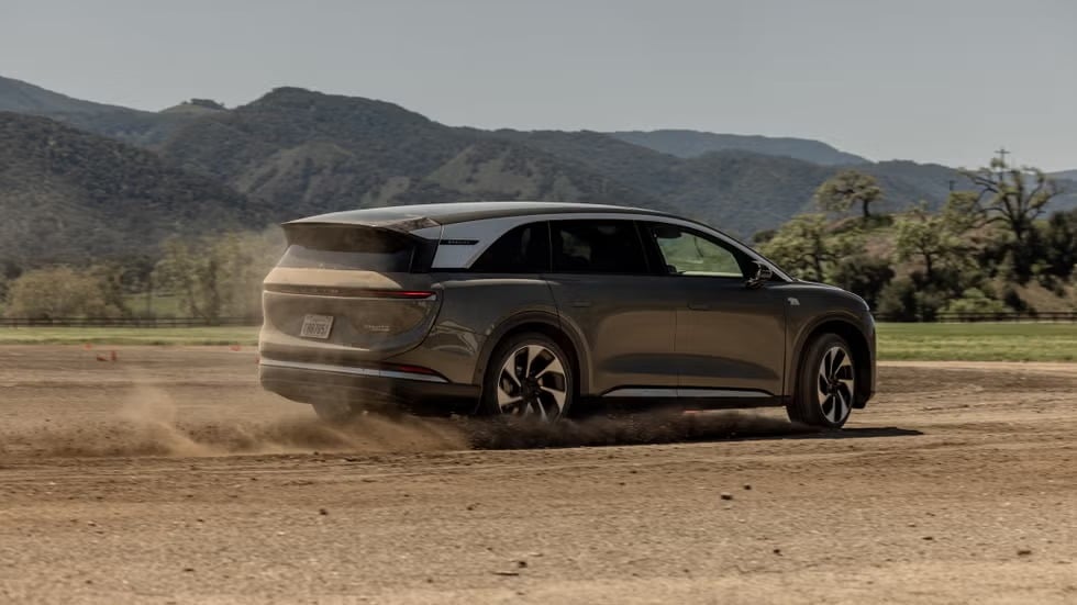 7 θέσεις και φόρτιση σε 11 λεπτά: Το Lucid Gravity είναι ένα τέρας με κοστούμι!