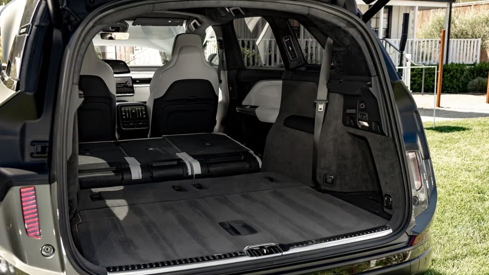 7 θέσεις και φόρτιση σε 11 λεπτά: Το Lucid Gravity είναι ένα τέρας με κοστούμι!