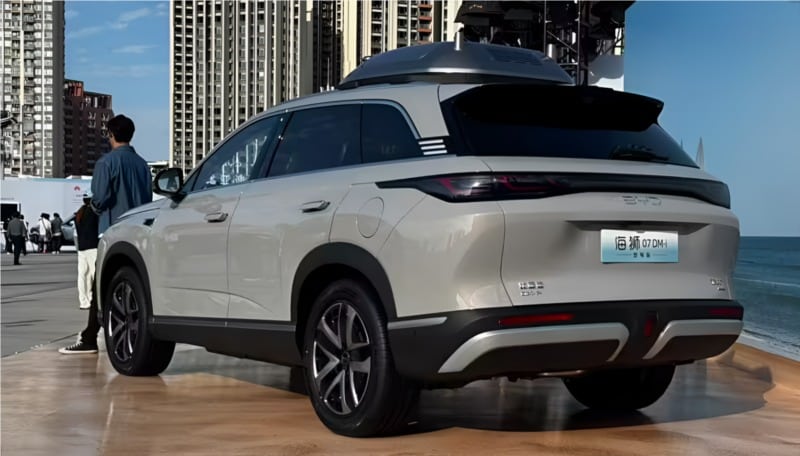 Το νέο BYD Sealion 07 DM-i διαλύει τον ανταγωνισμό με αυτονομία-ρεκόρ, 476 PS και τεχνολογία από το... μέλλον!