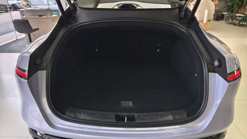 Ο «εφιάλτης» του Tesla Model 3 έρχεται στην Ευρώπη