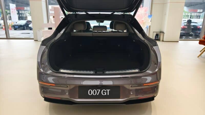 Zeekr 007 GT - Ποιά Tesla... τα έχει για «πρωινό» λέμε!