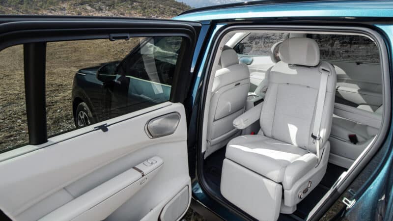 Αυτονομία 1.443 χλμ, 883 PS, 0-100 σε 4.3'' - Το Lynk & Co 900 δίνει... ρέστα!!