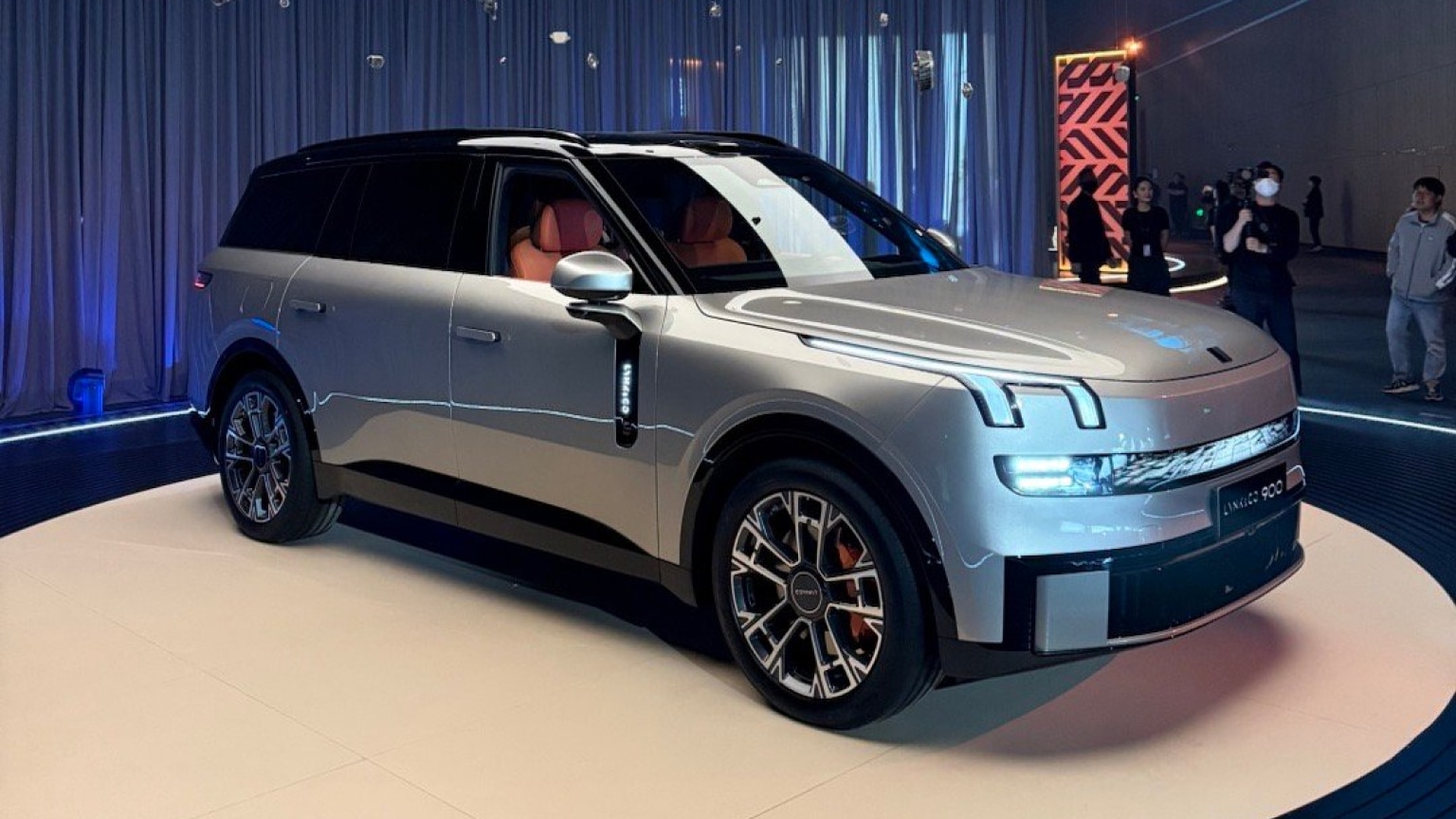 Αυτονομία 1.443 χλμ, 883 PS, 0-100 σε 4.3'' - Το Lynk & Co 900 δίνει... ρέστα!!