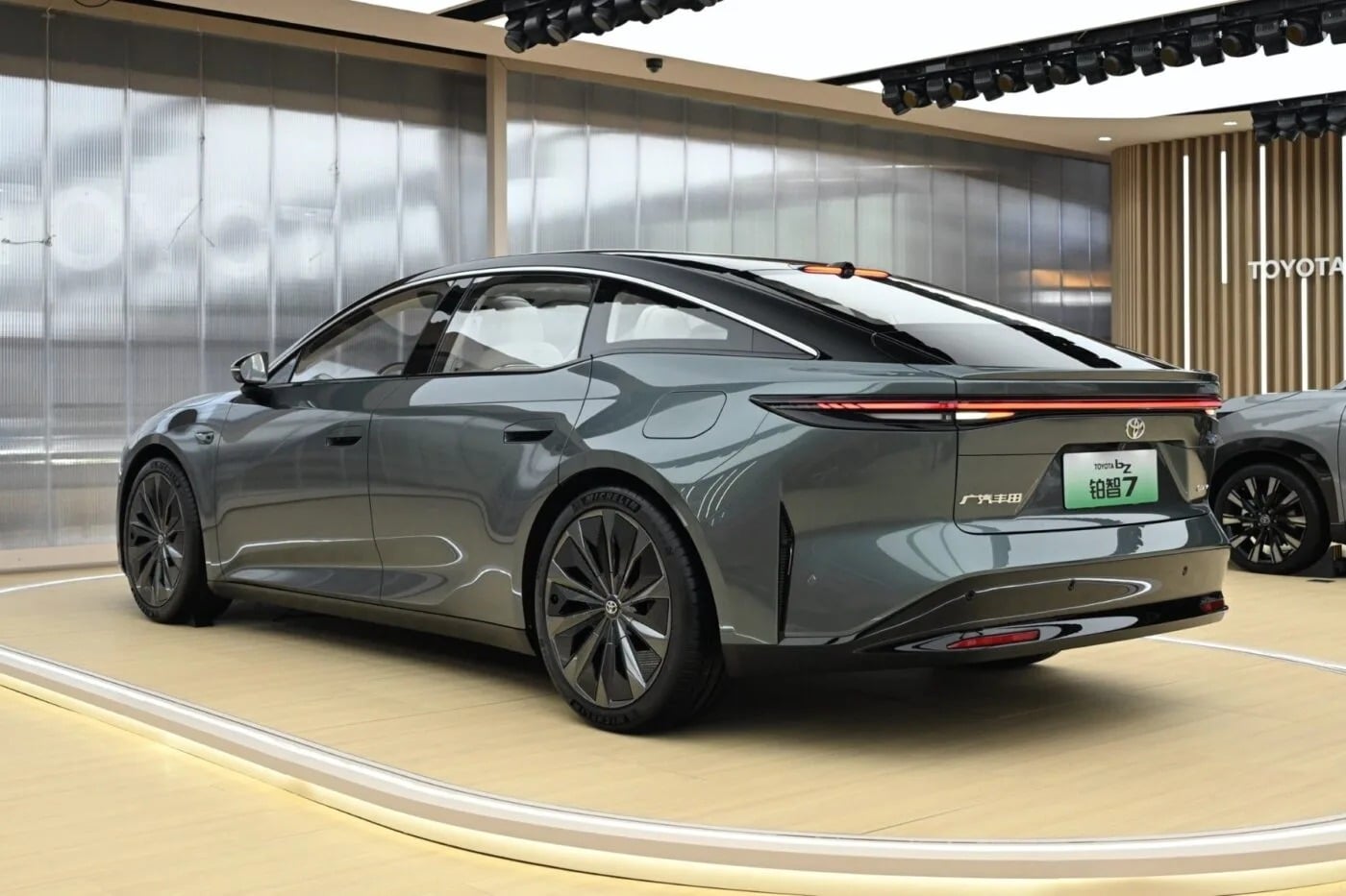 Αυτό είναι το νέο ηλεκτρικό Toyota bZ7 με τεχνολογία Huawei