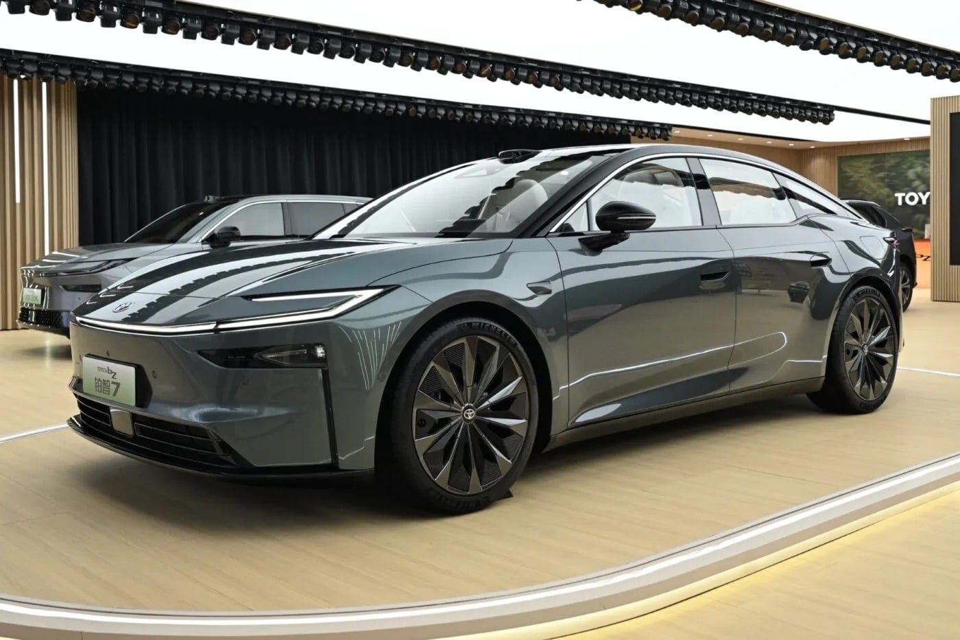 Αυτό είναι το νέο ηλεκτρικό Toyota bZ7 με τεχνολογία Huawei