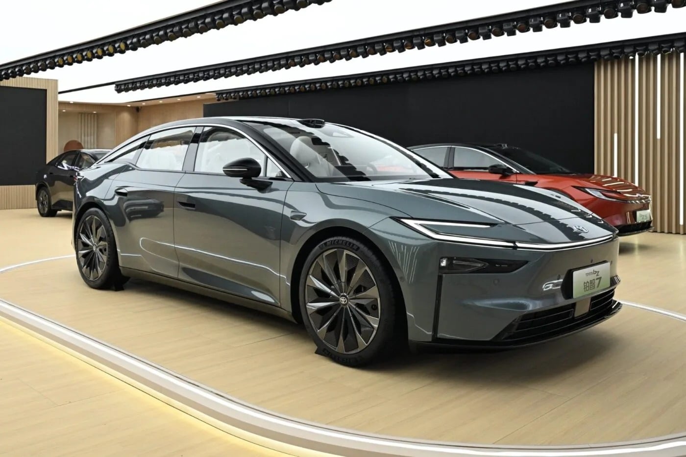 Αυτό είναι το νέο ηλεκτρικό Toyota bZ7 με τεχνολογία Huawei