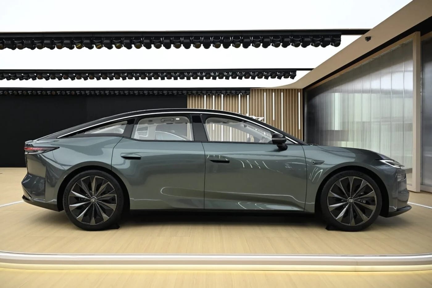 Αυτό είναι το νέο ηλεκτρικό Toyota bZ7 με τεχνολογία Huawei