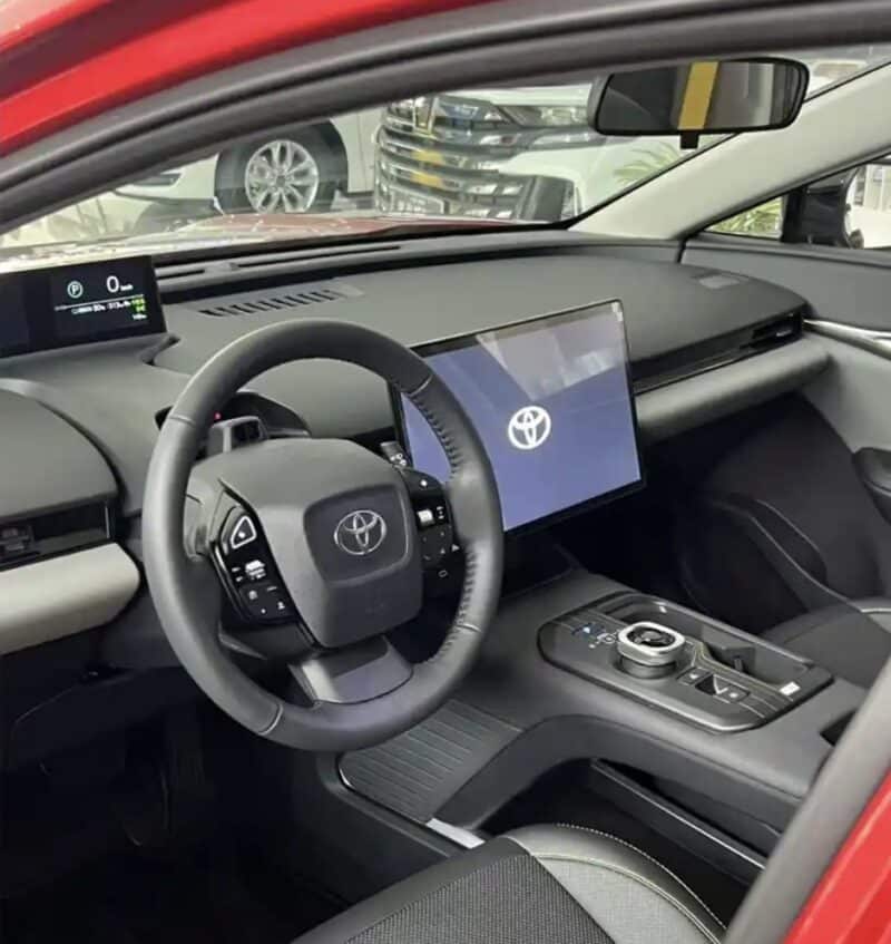 Το νέο Toyota bZ5 κοστίζει όσο ένα Yaris αλλά έχει τεχνολογία του μέλλοντος!